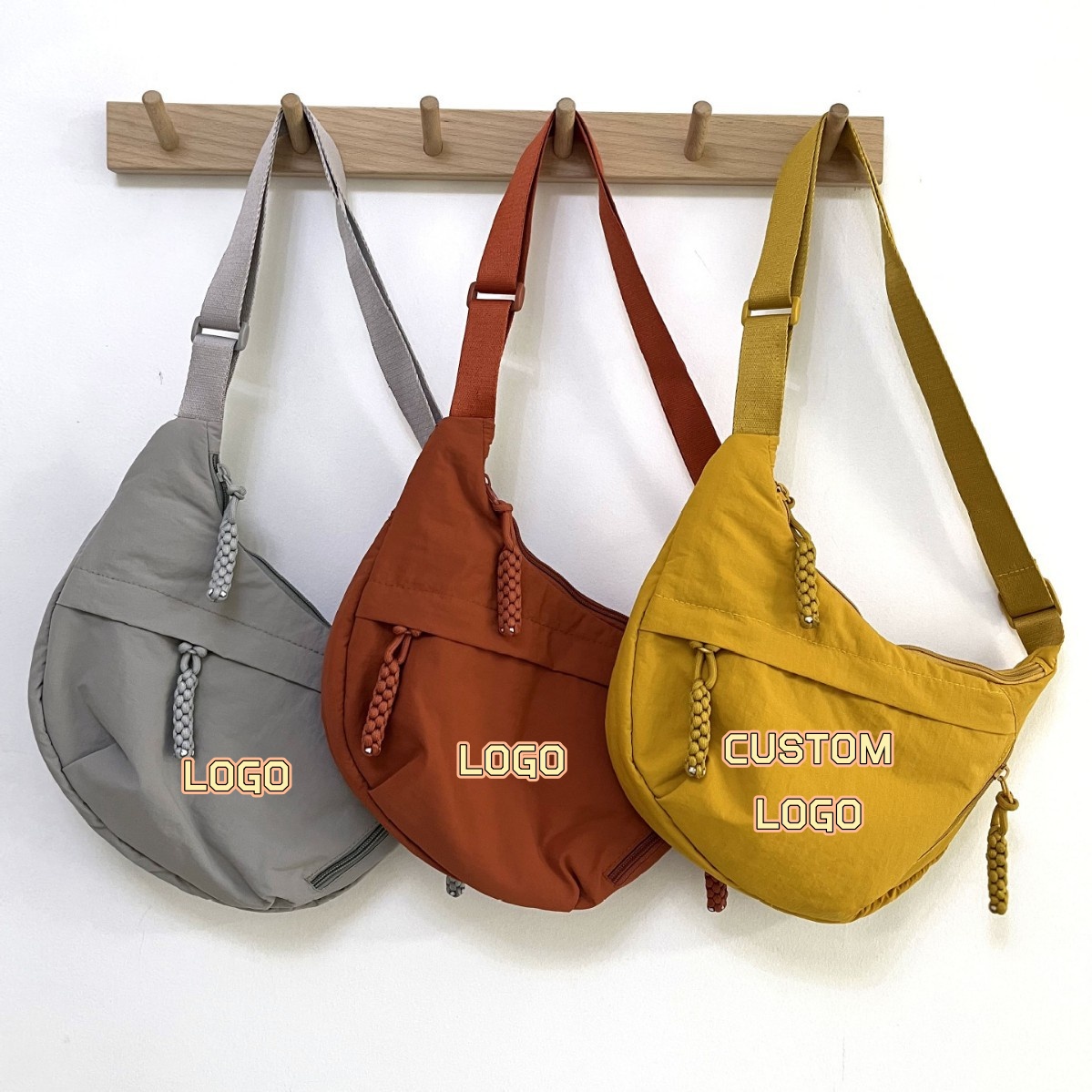 Torba crossbody z nylonu z wła – Half Moon Crescent recenzja i cena
