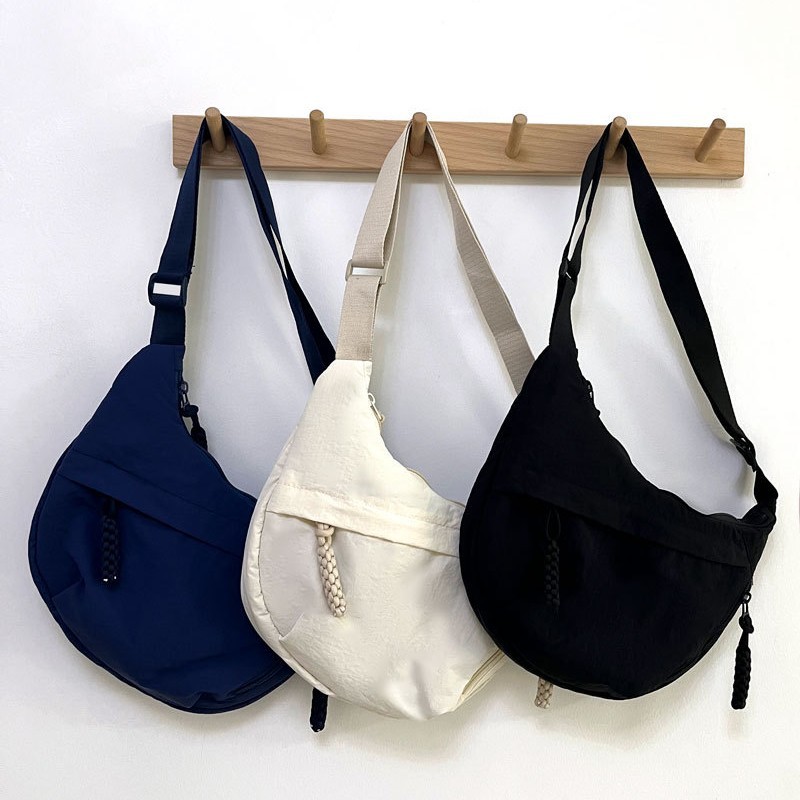 Torba crossbody z nylonu z wła – Half Moon Crescent recenzja i cena